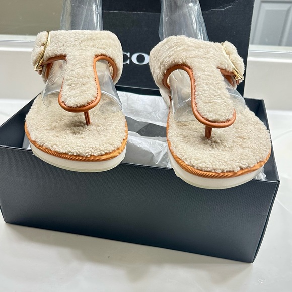 😁SOLD😁 Authentic Coach Women’s Beige & Brown Fuzzy Thong Sandals  10B - Picture 7 of 13